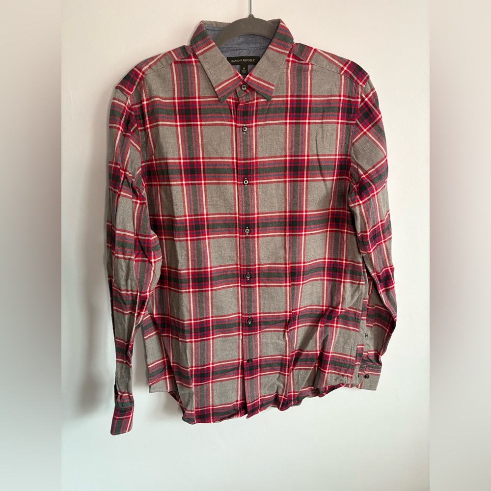 Banana Republic Men’s Red and Gray Plaid Cotton Flannel size Medium